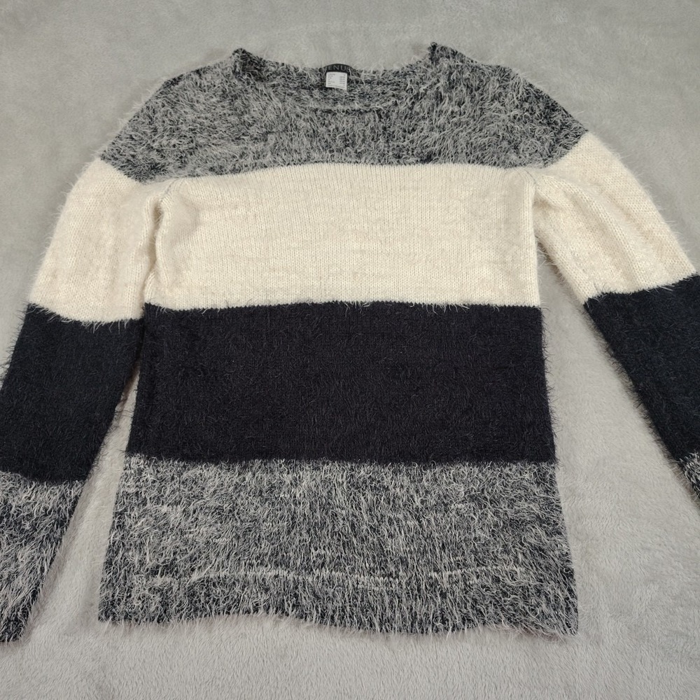 Venus Sweater Ladies S Black/White Furry Soft Romantic Vacation Chic Pullover